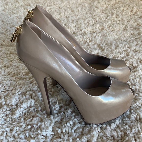 Louis Vuitton Nude Patent Oh Really! Peep Toe Pump - Picture 8 of 9